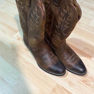 Ariat Women’s Heritage Western Boots- Round Toe